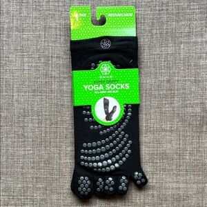 Gaiam Black Yoga Grip Toe Socks NWT M/L